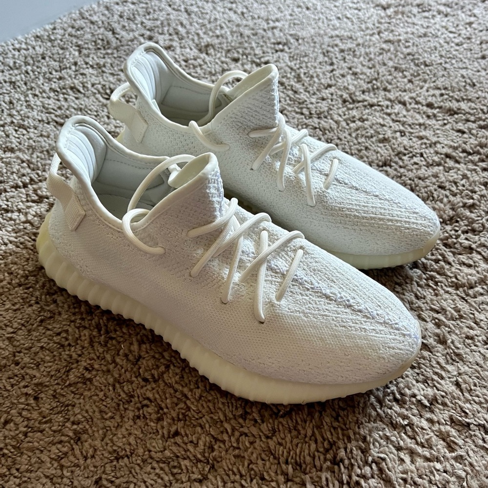 Yeezy 350 v2 triple white - size 9